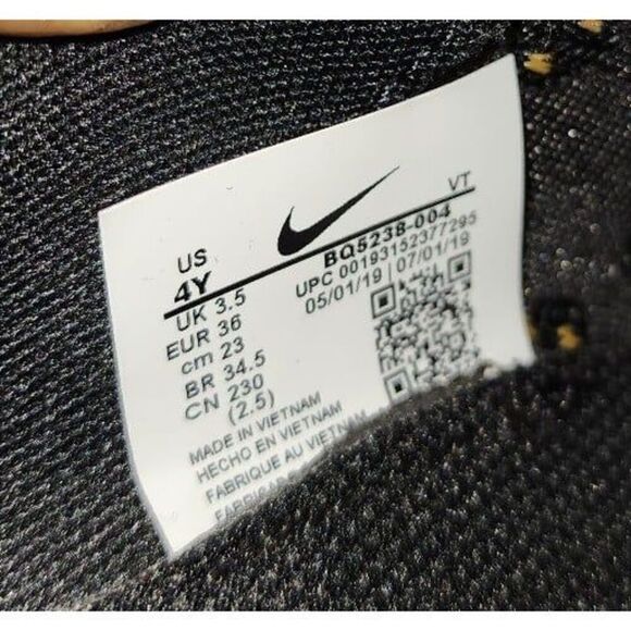 Nike Air Vapormax Flyknit 3 Size 4Y - Picture 8 of 8